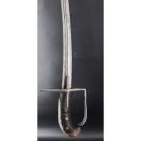 Armes Blanches SABRE MODÈLE 1752 D'OFFICIER DES HUSSARDS HONGROIS DE L'ARMÉE DU ROI LOUIS XV, France Ancienne Monarchie {PRODUCT