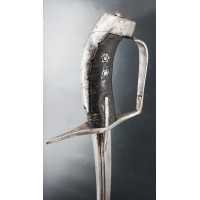 Armes Blanches SABRE MODÈLE 1752 D'OFFICIER DES HUSSARDS HONGROIS DE L'ARMÉE DU ROI LOUIS XV, France Ancienne Monarchie {PRODUCT