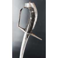 Armes Blanches SABRE MODÈLE 1752 D'OFFICIER DES HUSSARDS HONGROIS DE L'ARMÉE DU ROI LOUIS XV, France Ancienne Monarchie {PRODUCT