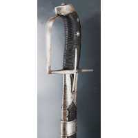 Armes Blanches SABRE MODÈLE 1752 D'OFFICIER DES HUSSARDS HONGROIS DE L'ARMÉE DU ROI LOUIS XV, France Ancienne Monarchie {PRODUCT