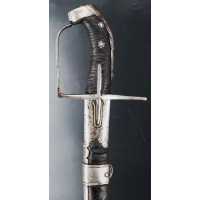 Armes Blanches SABRE MODÈLE 1752 D'OFFICIER DES HUSSARDS HONGROIS DE L'ARMÉE DU ROI LOUIS XV, France Ancienne Monarchie {PRODUCT