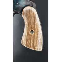 Pièces détachées en ligne PAIRE DE PLAQUETTES EN CORNE POUR REVOLVER COLT95 ET DÉRIVÉS COLT 1889 / 1895 / 1901 ETC {PRODUCT_REFE