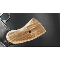 Pièces détachées en ligne PAIRE DE PLAQUETTES EN CORNE POUR REVOLVER COLT95 ET DÉRIVÉS COLT 1889 / 1895 / 1901 ETC {PRODUCT_REFE