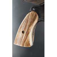 Pièces détachées en ligne PAIRE DE PLAQUETTES EN CORNE POUR REVOLVER COLT95 ET DÉRIVÉS COLT 1889 / 1895 / 1901 ETC {PRODUCT_REFE