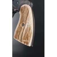 Pièces détachées en ligne PAIRE DE PLAQUETTES EN CORNE POUR REVOLVER COLT95 ET DÉRIVÉS COLT 1889 / 1895 / 1901 ETC {PRODUCT_REFE