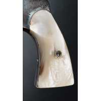 Pièces détachées en ligne PAIRE DE PLAQUETTES EN NACRE POUR REVOLVER COLT95 ET DÉRIVÉS COLT 1889 / 1895 / 1901 ETC {PRODUCT_REFE