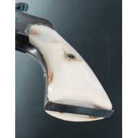 Pièces détachées en ligne PAIRE DE PLAQUETTES EN NACRE POUR REVOLVER COLT95 ET DÉRIVÉS COLT 1889 / 1895 / 1901 ETC {PRODUCT_REFE