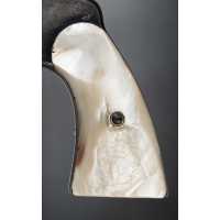 Pièces détachées en ligne PAIRE DE PLAQUETTES EN NACRE POUR REVOLVER COLT95 ET DÉRIVÉS COLT 1889 / 1895 / 1901 ETC {PRODUCT_REFE