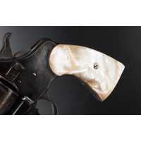 Pièces détachées en ligne PAIRE DE PLAQUETTES EN NACRE POUR REVOLVER COLT95 ET DÉRIVÉS COLT 1889 / 1895 / 1901 ETC {PRODUCT_REFE