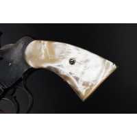 Pièces détachées en ligne PAIRE DE PLAQUETTES EN NACRE POUR REVOLVER COLT95 ET DÉRIVÉS COLT 1889 / 1895 / 1901 ETC {PRODUCT_REFE