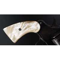 Pièces détachées en ligne PAIRE DE PLAQUETTES EN NACRE POUR REVOLVER COLT95 ET DÉRIVÉS COLT 1889 / 1895 / 1901 ETC {PRODUCT_REFE