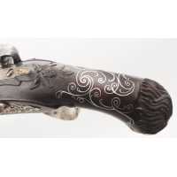 Armes de Poing PISTOLET DE POCHE D'OFFICIER DE MARINE CALOTTE TÊTE D'OISEAU SIGNÉ PARIS - FRANCE XVIIIè  - 14