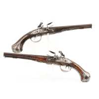 Armes de Poing PAIRE DE PISTOLETS DE VÉNERIE À SILEX DOUBLE CANONS SIGNÉ NOËL TERRASSON VERS 1740 ÉPOQUE LOUIS XV A-1469-62-2 -