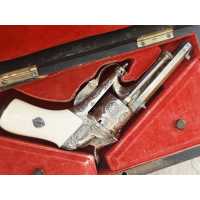 Armes de Poing REVOLVER CHAMELOT DELVIGNE 1862 CAL. 7MM À BROCHE  DIT DE "GAUCHER" FINITION LUXE DORÉ EN COFFRET  - 2