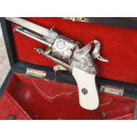 Armes de Poing REVOLVER CHAMELOT DELVIGNE 1862 CAL. 7MM À BROCHE  DIT DE "GAUCHER" FINITION LUXE DORÉ EN COFFRET  - 6