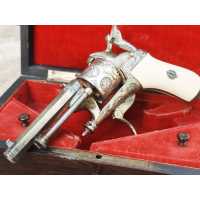Armes de Poing REVOLVER CHAMELOT DELVIGNE 1862 CAL. 7MM À BROCHE  DIT DE "GAUCHER" FINITION LUXE DORÉ EN COFFRET  - 7