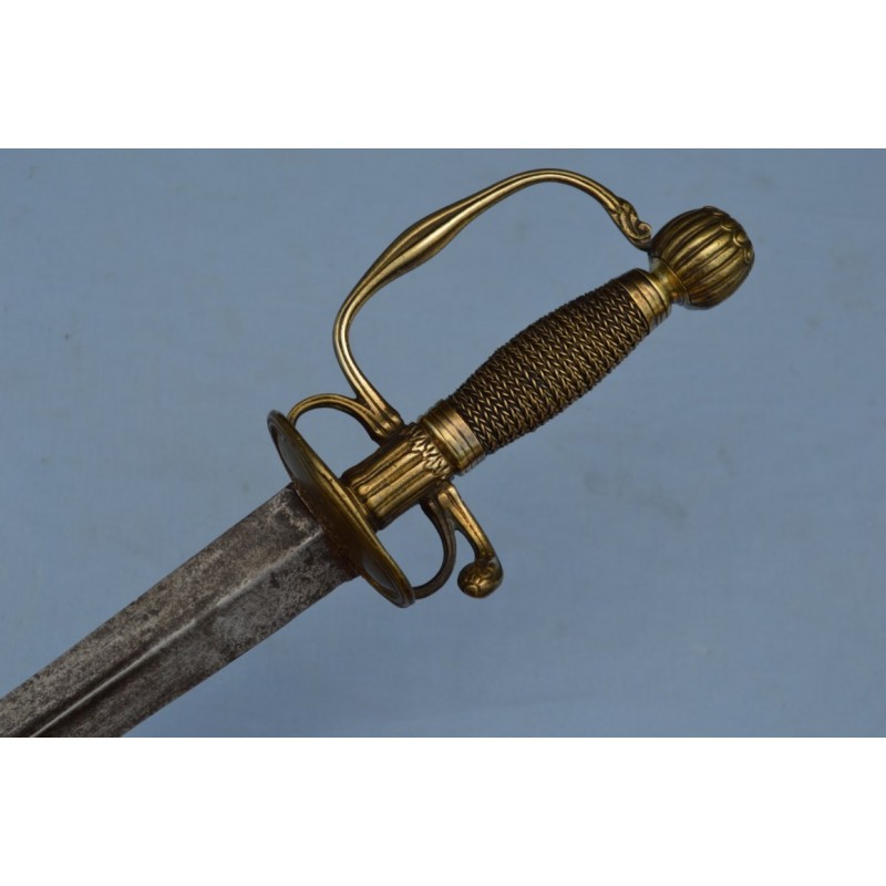 FORTE EPEE D'OFFICIER DE CAVALERIE vers 1730 - France Ancien Régime FORTE EPEE D'OFFICIER DE CAVALERIE vers 1730 - France Ancien Régime