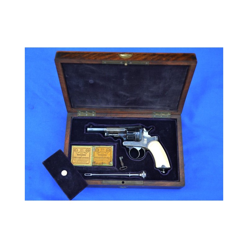 COFFRET REVOLVER MAQUAIRE SAINT ETIENNE JASPé Blason & Monogramme Or Cal 320 CF - France IIIème Rép COFFRET REVOLVER MAQUAIRE SAINT ETIENNE JASPé Blason & Monogramme Or Cal 320 CF - France IIIème Rép