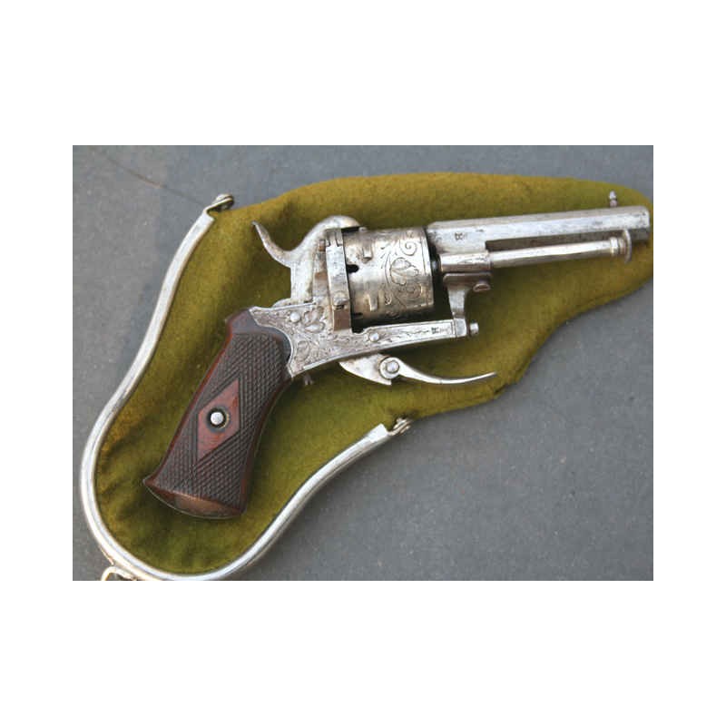 REVOLVER TYPE LEFAUCHEUX ? ETUI GOUSSET Calibre 5 mm à broche - BE XIXe REVOLVER TYPE LEFAUCHEUX ? ETUI GOUSSET Calibre 5 mm à broche - BE XIXe