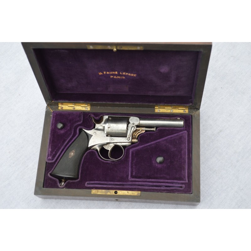 Handguns REVOLVER H FAURé LEPAGE Paris modèle 1872 par LEBEAU FRERES Monogrammé MP en Coffret - France XIXè {PRODUCT_REFERENCE} 
