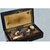 Armes de Poing COFFRET MINIATURE PAIRE PISTOLETS VOYAGE & ACCESSOIRES  - Belgique XIXè  - 3