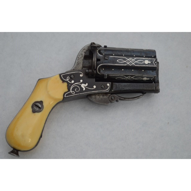 POIVRIERE DE LUXE par MEYER Breveté Cal.7mm Vendu par Lepage Moutier & Fauré à Paris POIVRIERE DE LUXE par MEYER Breveté Cal.7mm Vendu par Lepage Moutier & Fauré à Paris