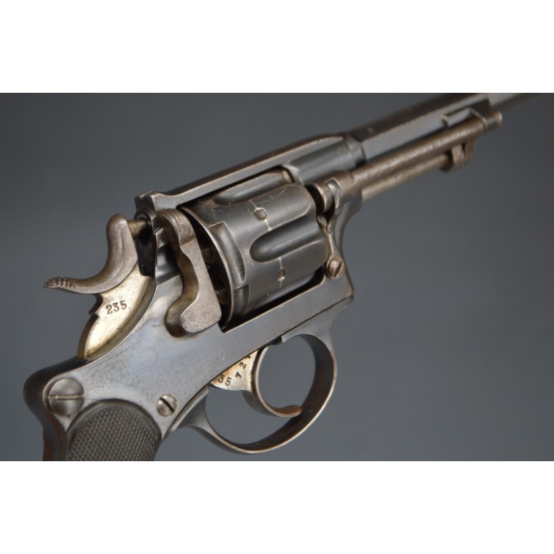 REVOLVER 1882 SUISSE CALIBRE 7,5MM Waffenfabrik Bern REVOLVER 1882 SUISSE CALIBRE 7,5MM Waffenfabrik Bern
