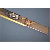 Arts & Armes du Japon KOZUKA SHAKUDO CUIVRE ARGENT & OR  SHISHI - PIVOINE Superbe Qualité Signé - JAPON EDO PERIOD {PRODUCT_REFE