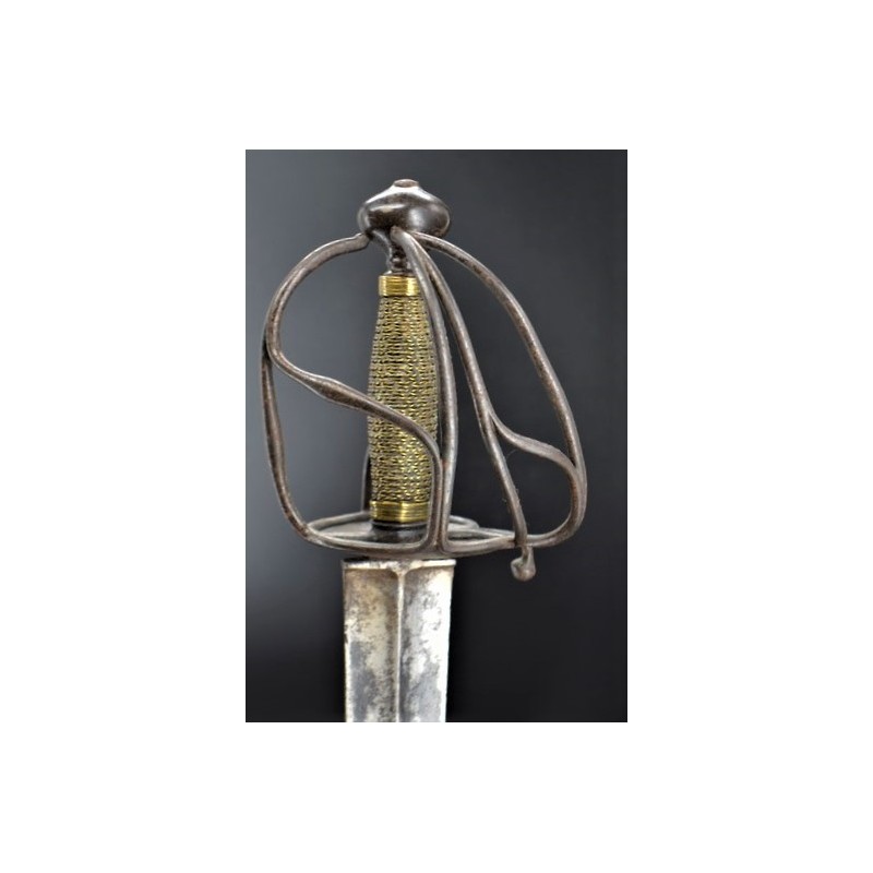 Armes Blanches FORTE ÉPÉE WALLONNE DES GARDES DU CORPS OU DES GENDARMES DE LA MAISON MILITAIRE DU ROY 1700 à 1740 - FRANCE Ancie Armes Blanches FORTE ÉPÉE WALLONNE DES GARDES DU CORPS OU DES GENDARMES DE LA MAISON MILITAIRE DU ROY 1700 à 1740 - FRANCE Ancie