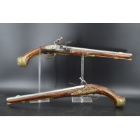 Armes de Poing PAIRE DE LONGS PISTOLETS A SILEX PAR RENOIS VERS 1740 - France XVIIIe {PRODUCT_REFERENCE} - 2