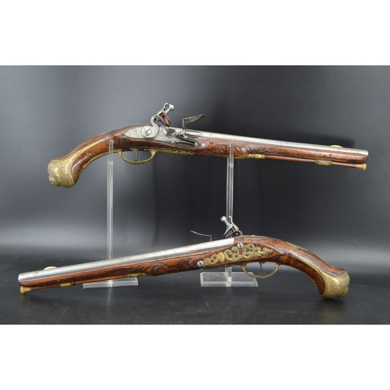 Handguns PAIRE DE LONGS PISTOLETS A SILEX PAR RENOIS VERS 1740 - France XVIIIe {PRODUCT_REFERENCE} - 2