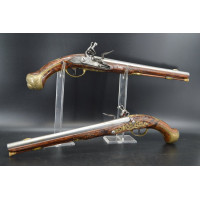 Handguns PAIRE DE LONGS PISTOLETS A SILEX PAR RENOIS VERS 1740 - France XVIIIe {PRODUCT_REFERENCE} - 1