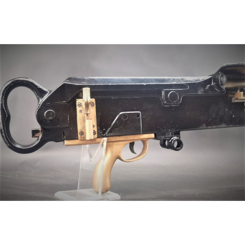 Armes Neutralisées  WW1 MITRAILLEUSE HOTCHKISS modèle 1914 datée 1917 calibre 8x51R  Neutra  Desactivé   Culasse Mobile Bolt  - 