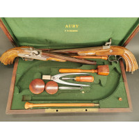 Armes de Poing COFFRET PAIRE PISTOLETS DE DUEL par AURY à SAINT ETIENNE  état neuf  - France XIXè {PRODUCT_REFERENCE} - 2