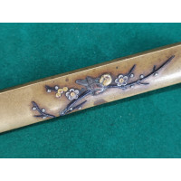 Arts & Armes du Japon KOZUKA AIKUCHI TANTO KATANA WAKIZASHI  OISEAU HIRONDELLES SUR BRANCHE CERISIER - JAPON 19è {PRODUCT_REFERE