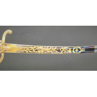 Armes de luxe d'honneur ou récompense SABRE DU LIEUTENANT ARNAUD ROGE au  8è CHASSEURS à CHEVAL DE LA GARDE IMPERIALE EN 1809  -