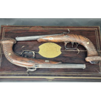 Armes de Poing COFFRET PAIRE PISTOLETS TYPE 1833 OFFICIER PAR JALABERT LAMOTTE à SAINT ETIENNE - FRANCE XIXè {PRODUCT_REFERENCE}