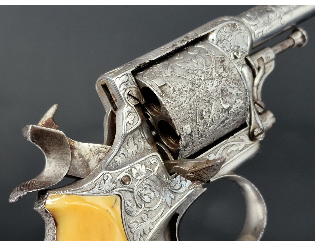 Armes de Poing REVOLVER de Luxe par  FAURE LEPAGE modèle 1872   Calibre 7mm Centrale  Monogramme Emile Colleta  -  FRANCE XIXè {