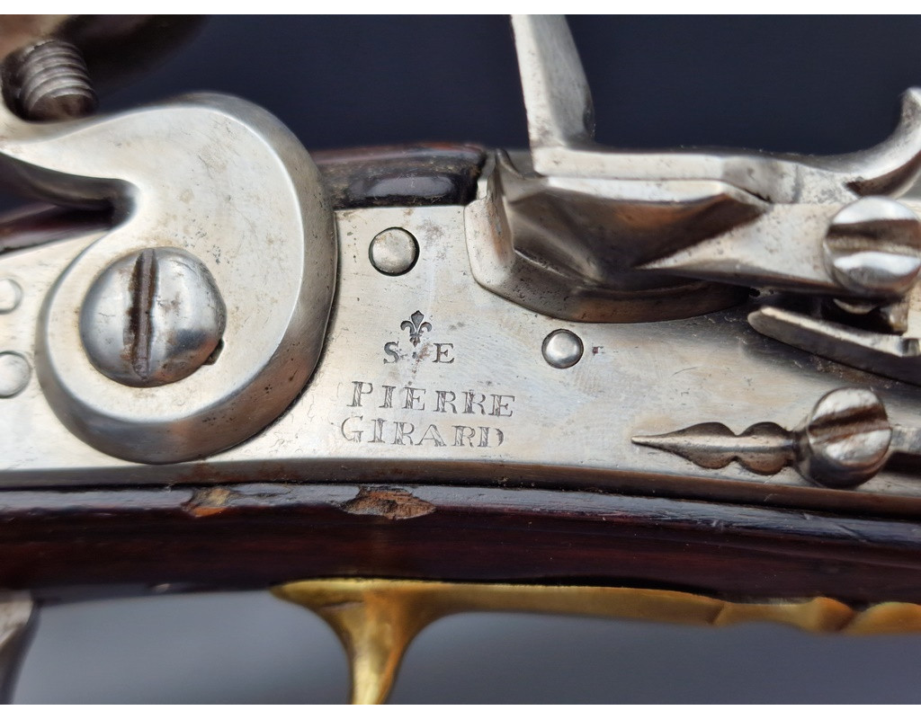 Armes de Poing LONG PISTOLET A SILEX Modèle REGLEMENTAIRE de 1733 par PIERRE GIRARD ST ETIENNE HUSSARD BRETONS 54cm - France Lou