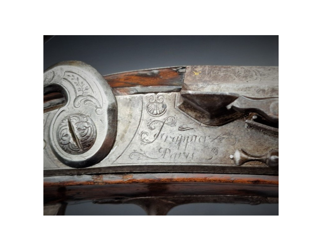 Armes de Poing PISTOLET A SILEX par FRAPPIER à PARIS ARQUEBUSIER 2e COMPAGNIE DES MOUSQUETAIRES du ROI  - France Louis XV {PRODU