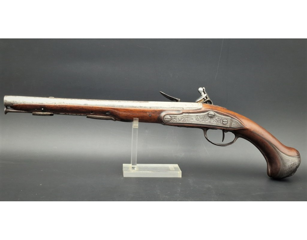 Handguns PISTOLET A SILEX par FRAPPIER à PARIS ARQUEBUSIER 2e COMPAGNIE DES MOUSQUETAIRES du ROI  - France Louis XV {PRODUCT_REF