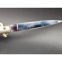 Couteaux Anciens & Divers COUTEAU  AUTOMATIQUE INOX   DOURIS CHASTEL " HALLALI "  IMITATION CORNE années 1960's   - France XXè {