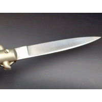 Couteaux Anciens & Divers COUTEAU  AUTOMATIQUE INOX   DOURIS CHASTEL " HALLALI "  IMITATION CORNE années 1960's   - France XXè {