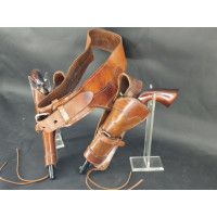 Armes de Poing PAIRE REVOLVERS Réplique Colt 1860 ARMY par UBERTI  avec Ceinturon double holster en Cuir - ITALIE XXè {PRODUCT_R