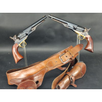 Armes de Poing PAIRE REVOLVERS Réplique Colt 1860 ARMY par UBERTI  avec Ceinturon double holster en Cuir - ITALIE XXè {PRODUCT_R