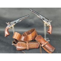 Armes de Poing PAIRE REVOLVERS Réplique Colt 1860 ARMY par UBERTI  avec Ceinturon double holster en Cuir - ITALIE XXè {PRODUCT_R