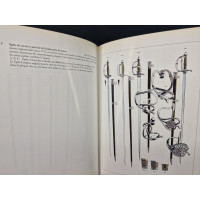 Armes Blanches LIVRE   DES SABRES ET DES EPEE   par MICHEL PETARD  TOME 1  Troupe à Cheval de Louis XIV à l'Empire {PRODUCT_REFE