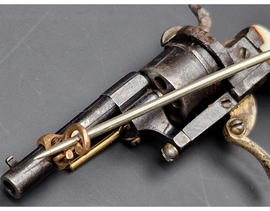 Armes de Poing MINUSCULE REVOLVER A BROCHE CALIBRE 1MM BIJOUTIER MONTER EN BROCHE 1870 - FRANCE XIXè {PRODUCT_REFERENCE} - 8