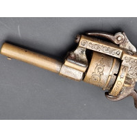 Armes de Poing MINUSCULE REVOLVER A BROCHE CALIBRE 1MM EN BRONZE ARGENTE  PENDENTIF  DE  BIJOUTIER  VERS 1870  -  FRANCE XIXè {P