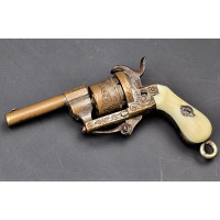 Armes de Poing MINUSCULE REVOLVER A BROCHE CALIBRE 1MM EN BRONZE ARGENTE  PENDENTIF  DE  BIJOUTIER  VERS 1870  -  FRANCE XIXè {P